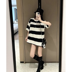 批发黑白宽条纹半袖T恤大版短袖女2025年<b class='q'>夏季</b>新款中长款上衣配<b class='q'>袜子</b>