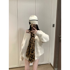 批发实拍  宽松慵懒V领针织衫毛衣+豹纹围巾两件套