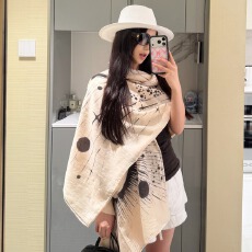 批发实拍  水墨星芒印花披肩 围巾大方形丝巾搭配女防晒围巾