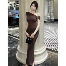 批发纯欲辣妹褶皱收腰斜肩露肩连衣裙女夏季新款修身显瘦长裙子包臀裙