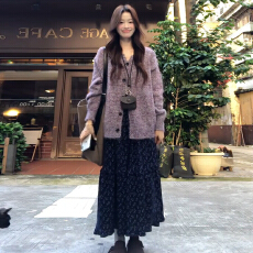 批发2025新款韩系慵懒紫色毛衣搭配<b class='q'>连衣裙</b>子女秋冬季碎花半身长裙套装