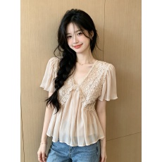 批发法式温柔浪漫风V领遮肉上衣女夏季新款立体绣花蕾丝拼接短袖小衫