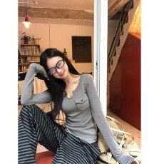 批发人棉磨毛灰色口袋长袖T恤女秋季辣妹u领打底衫显瘦内搭上衣