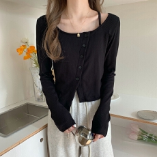 批发晨领长袖t恤女秋季大码<b class='q'>胖</b><b class='q'>mm</b>设计感不规则斜扣显瘦短款打底衫上衣