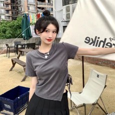 批发大码爆款大码女装不规则灰色<b class='q'>短袖</b><b class='q'>T</b><b class='q'>恤</b>辣妹显瘦开叉别致上衣女