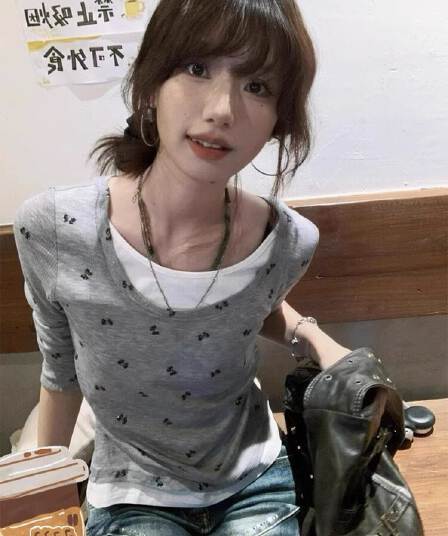 페이크 레이어드 u 칼라 긴팔 티셔츠 여성 디자인 센스 달콤한 매운맛 몸매 가꾸기 슬림해 보이는 l 품격 맨위