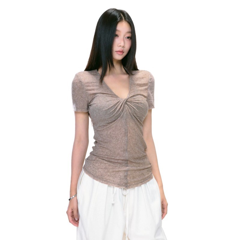 오트밀 색상 V넥 비틀림 긍정적 인 어깨 반팔 티셔츠 여성 여름 고급 센스 디자인 몸매 가꾸기 슬림해 보이는 쇼트 스타일 맨위