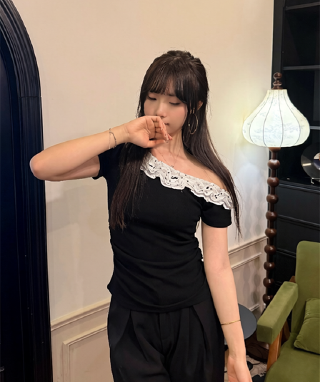 사람들 면 260 그램 검정색 슬림해 보이는 프랑스식 디자인 센스 작은 대중 여름 새로운 오프숄더 비스듬한 어깨 의류