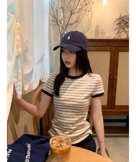 송 긍정적 인 En 블루 스트라이프 V넥 긍정적 인 어깨 반팔 티셔츠 여성 여름 새로운 몸매 가꾸기 슬림해 보이는 다용도 반소매 작은 맨위