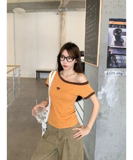 원본 것 원단 화이트 비스듬한 어깨 반팔 티셔츠 여성 여름 새로운 허리 수축 오프숄더 맨위 여성