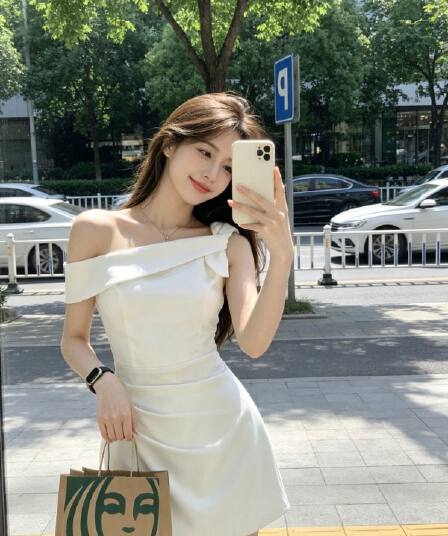 프랑스식 품격 순수한 욕망 고급 센스 비스듬한 어깨 천 금빛 바람 여성 드레스 여름 허리 수축 슬림해 보이는 한 마디 미니 스커트