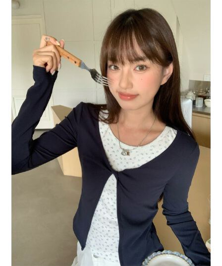 원본 품질 블루 꽃무늬 페이크 레이어드 긴팔 티셔츠 한 부서 핫걸 인사이드 가져 가라. 기본 셔츠 맨위