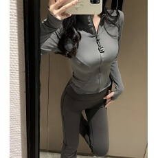 批发高端<b class='q'>时尚</b>健身服女紧身显瘦速干专业运动高腰提臀喇叭裤套装
