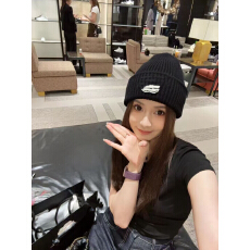 批发新款小香风<b class='q'>秋</b>冬毛线帽子女韩版休闲保暖护耳针织帽显脸小百搭冷帽