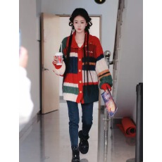 批发圣诞款小熊装饰拼色条纹针织开衫童趣风高领外套上衣