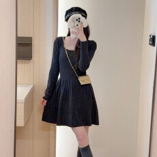 批发法式<b class='q'>气质</b>长袖针织连衣裙女秋冬内搭修身显瘦小个子a字百褶短裙子