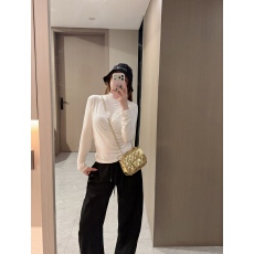 批发早秋新款圆领<b class='q'>显瘦</b>上衣女长袖t恤高级感百搭打底衫长裤套装两件套