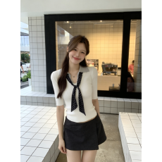 批发实拍 <b class='q'>针织衫</b>女春季穿搭2026新款韩系短款上衣修身v领<b class='q'>假两件</b>毛衣