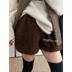 批发羊羔绒短裤女冬季高腰设计感休闲毛绒热裤