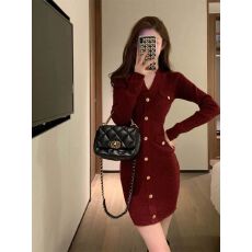 批发小香风<b class='q'>红色</b>针织连衣裙女秋冬高端温柔风显瘦轻奢礼服2025本命年女