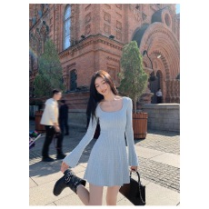 批发MULVAN法式U领针织连衣裙女<b class='q'>秋</b>冬小个子收腰显瘦长袖麻花a字短裙子
