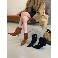 批发米庭高跟短靴2025<b class='q'>秋</b>冬新款性感尖头铆钉西部牛仔靴女侧拉链裤管靴