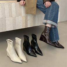 批发米庭瘦瘦靴气质尖头坡跟白色时装靴2025秋<b class='q'>冬</b>后拉链百搭高跟短筒靴