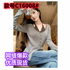 批发小众假两件挂脖长袖针织衫女<b class='q'>秋</b>季设计感开叉修身显瘦复古辣妹上衣