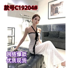 批发设计感法式时髦收腰显瘦<b class='q'>黑白</b>色拼色绑带挂脖抹胸<b class='q'>连衣裙</b>子夏季新款