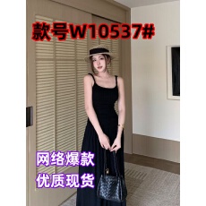 批发复古气质咖色吊带连衣裙女夏季设计感性感修身收腰大摆裙<b class='q'>拖地</b><b class='q'>长裙</b>