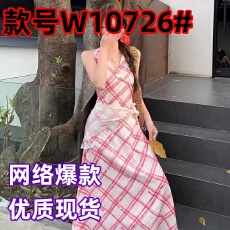 批发不规则格纹吊带<b class='q'>连衣裙</b>女夏季法式气质设计感温柔显瘦收腰a字<b class='q'>长裙</b>