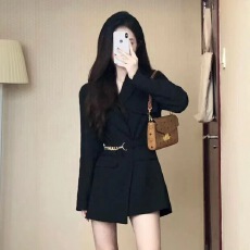 批发黑色西装外套女2026春<b class='q'>秋</b>季新款冷淡系高级感炸街气质女神范小西服
