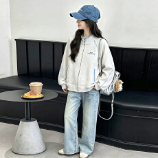 批发<b class='q'>女</b><b class='q'>童</b>秋装外套2026超火儿童独特漂亮开衫上衣大童运动棒球服春秋款