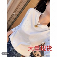 批发2025年女新款设计感气质百搭上衣