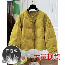 批发2025年女新款设计感气质冬季白鹅绒百搭外套