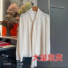 批发2025年<b class='q'>女</b>新款设计感气质百搭上衣