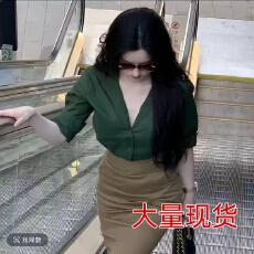 批发2025年女新款设计感气质百搭上衣
