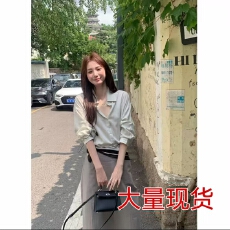 批发2025年女新款设计感气质百搭上衣