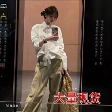 批发2025年女新款设计感气质百搭上衣