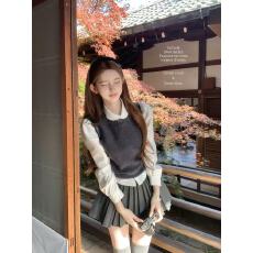 批发迟伞伞25/fw校花指南 深灰针织<b class='q'>背心</b>+元宝领白衬衫+灰色百褶裙套组