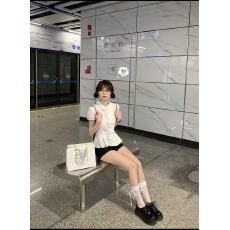 批发私服娃娃领泡泡袖<b class='q'>衬衫</b>2026夏季短款收腰上衣+黑色短<b class='q'>裤</b>