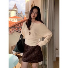 批发新款松弛感斜肩坑条蝙蝠袖褶皱收腰针织衫女气质<b class='q'>毛衣</b>