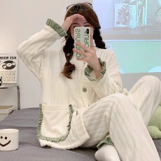 批发2025年冬季款睡衣<b class='q'>女</b>珊瑚绒简约撞色家居服官方