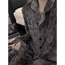 2026年冬季新款法兰绒加厚睡衣女网红风家居服官方