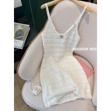 批发小香风针织吊带裙女法式高级感2026新款小个子显高无袖连衣裙修身