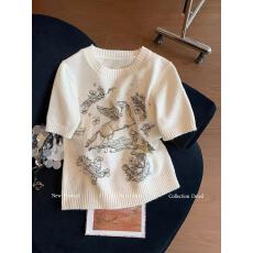 批发小香风白色小马刺绣针织短袖女2026春季新款时尚轻奢气质显瘦上衣