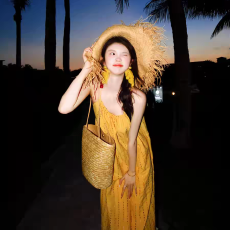 批发<b class='q'>泰国</b>清迈沙滩甜美小清新旅游穿搭长裙云南大理度假风吊带连衣裙女