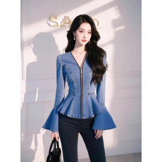 批发今年爆款蓝色荷叶边牛仔衬衫2025早<b class='q'>春</b>收腰拉链喇叭袖V领短款上衣