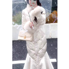 批发<b class='q'>韩版</b>大毛领白色收腰棉服女冬季小众设计感显瘦中长款时尚棉袄外套