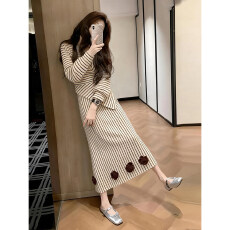 批发休闲气质杏色长袖<b class='q'>条纹</b>上衣<b class='q'>半身裙</b>两件套女士收腰高级感漂亮一整套